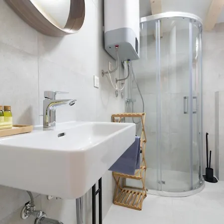 Miro * 斯托莫斯卡